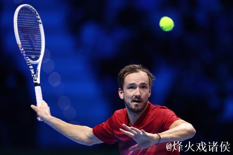 梅德韦杰夫击败德米纳尔 挺进上海大师赛半决赛