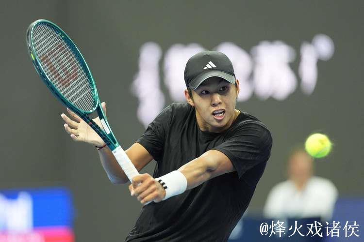 辛纳直落两盘击败19岁新星勒纳·钱，夺得中网男单冠军