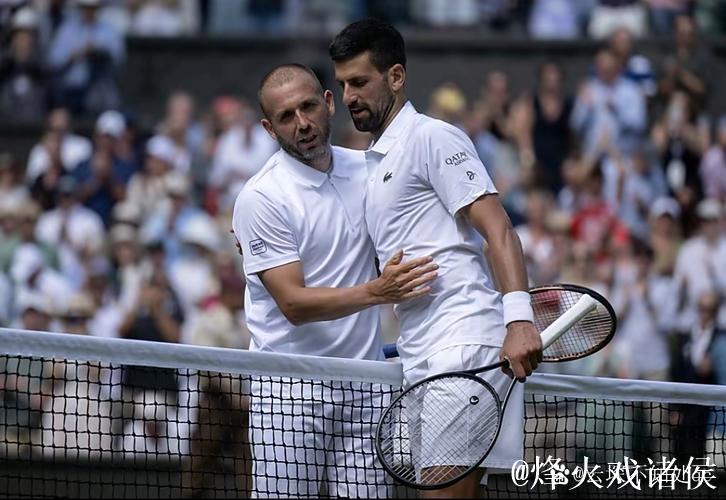 小曼奇尼:拉蒙抓我脖子,20岁球员应该多点尊重否则会挨揍 小曼奇尼:拉蒙抓我脖子,20岁球员应该多点尊重否则会挨揍